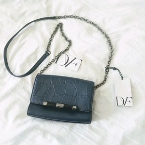 DVF clutch